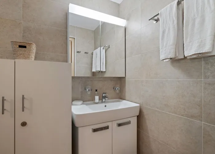 Les Aiguilles Vertes Rez Inferieur By Interhome Κρανς Μοντάνα